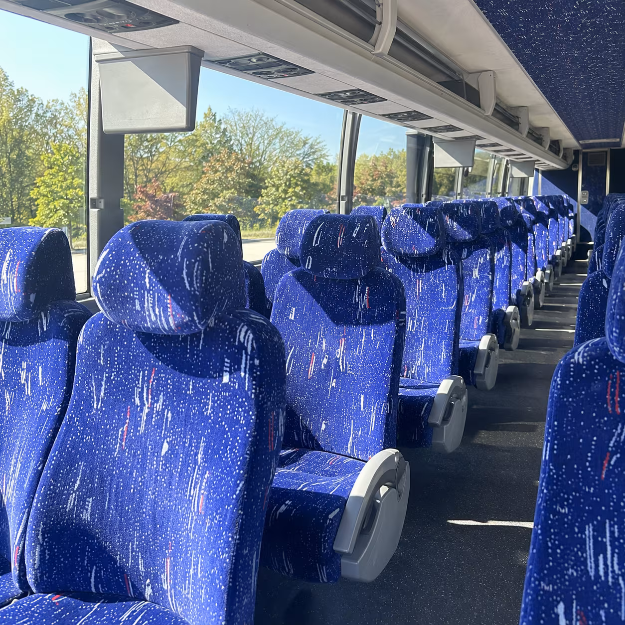 charter bus rentals for arriving groups flying into detroit metro